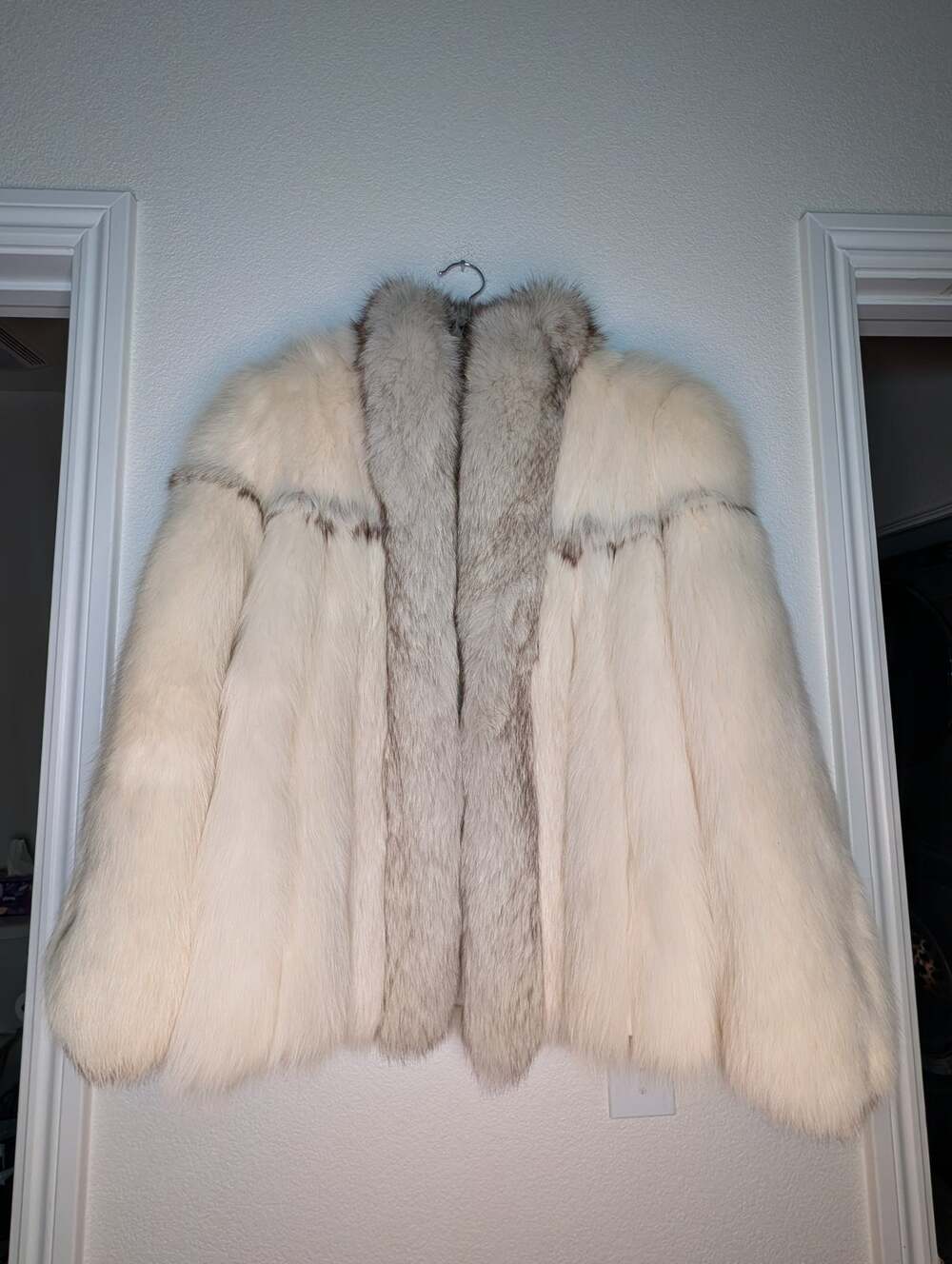 VTG 100% Real Saga Fox Fur Coat M Silver Gray White Mob Wife Bomber Chic Luxury